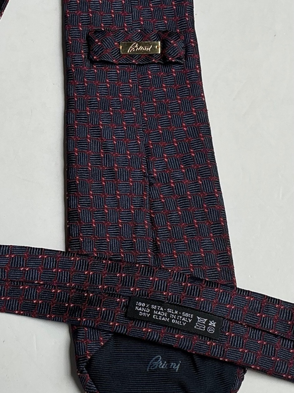 Brioni elegant midnight blue, red checkered Silk Tie.Made in Italy 🇮🇹
